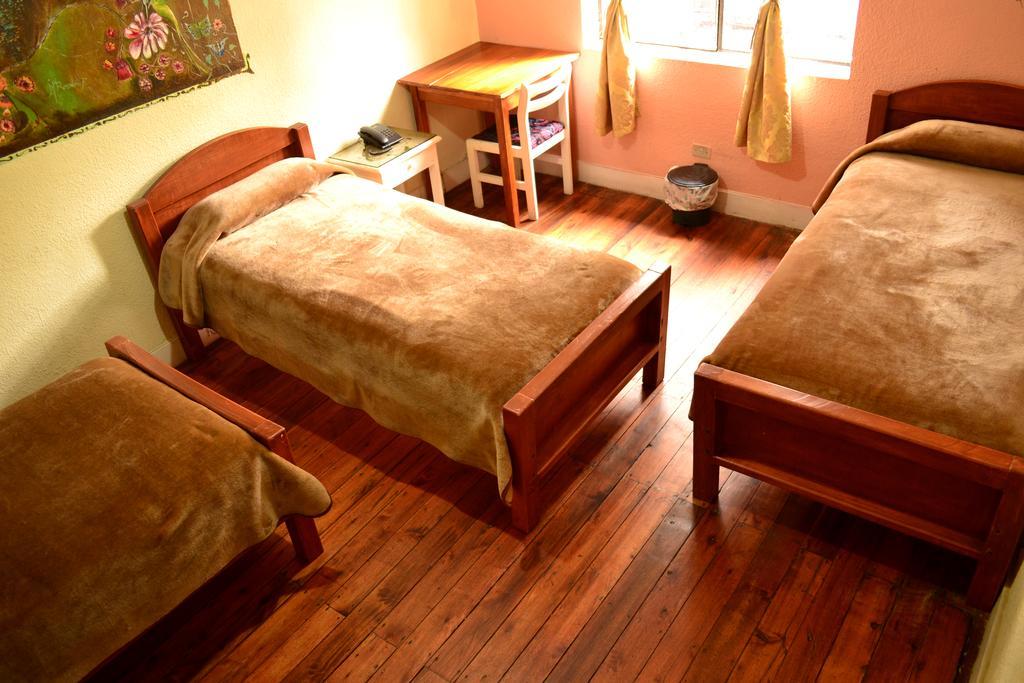 Hostal Loro Verde Quito Exterior photo