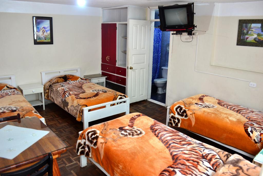 Hostal Loro Verde Quito Exterior photo
