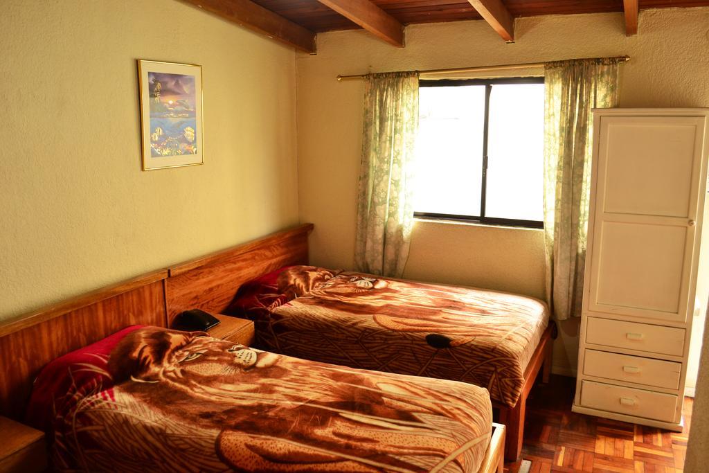 Hostal Loro Verde Quito Exterior photo